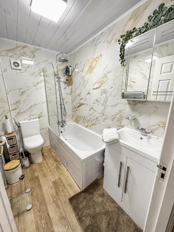 Comfortable 2 Bedroom Flat In The City Centre 爱丁堡 外观 照片